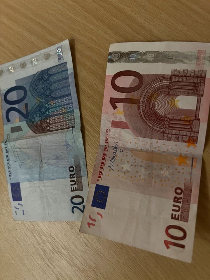 Alter 20 & 10 Euro Schein von 2002 in Waldkirch