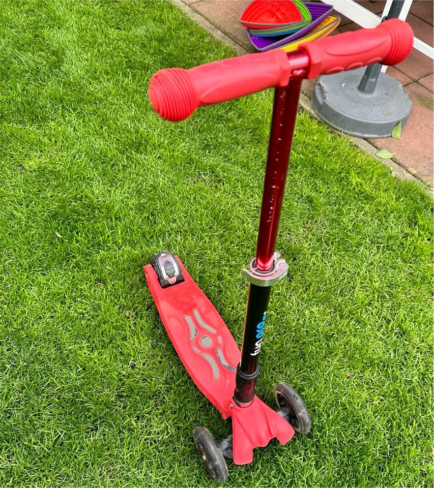 FunPro Kinder Tretroller | Scooter | LED Räder | dreirädrig | rot in Potsdam