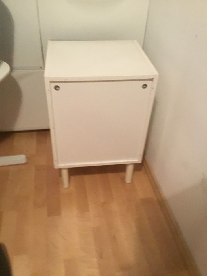 Ommen, Ikea Schrank in Frankfurt am Main