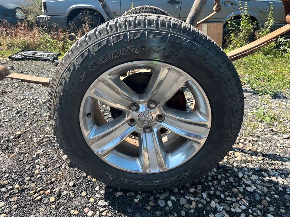 Dodge RAM Gen 3 und Gen 4 1x 20 Zoll Alufelge  5 Loch 275/60R20 in Bendorf