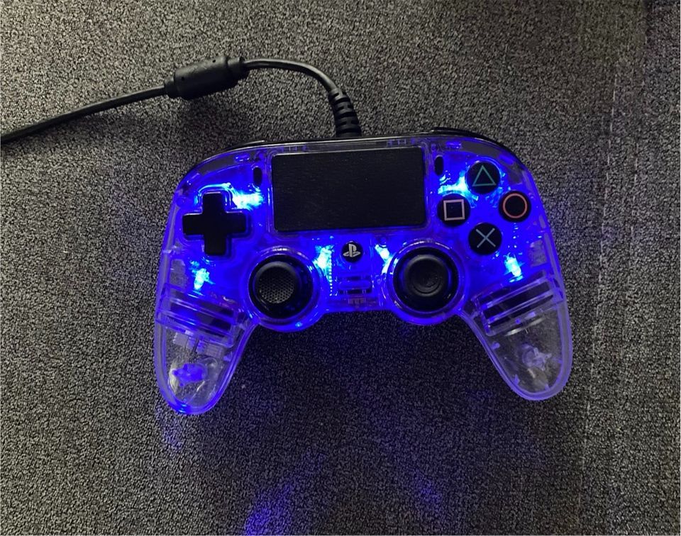 Nacon PS4 Compact Controller LED mit Kabel in Greifswald