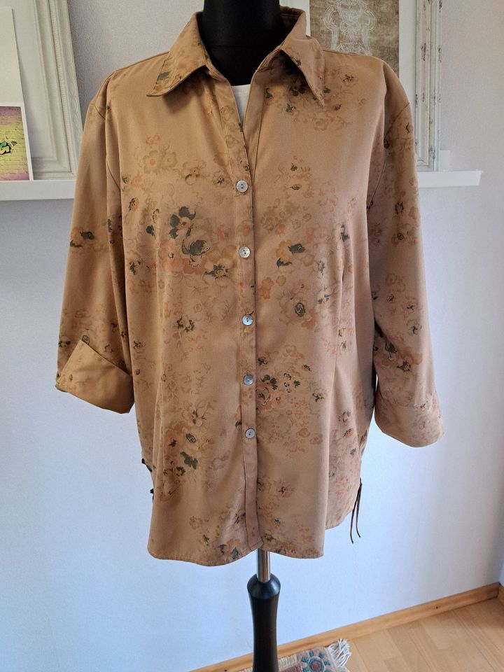 Damen Bluse Gr. XXL ca. 44/46 braun beige geblümt 100% Polyester in Beverungen