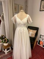 Brautkleid/Hochzeitskleid von Fuchs, weiß/beige mit Blüten Spitze Nordrhein-Westfalen - Inden Vorschau