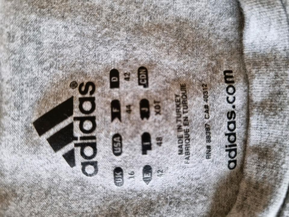Adidas T-Shirt Damen Gr. 40 in Hannover