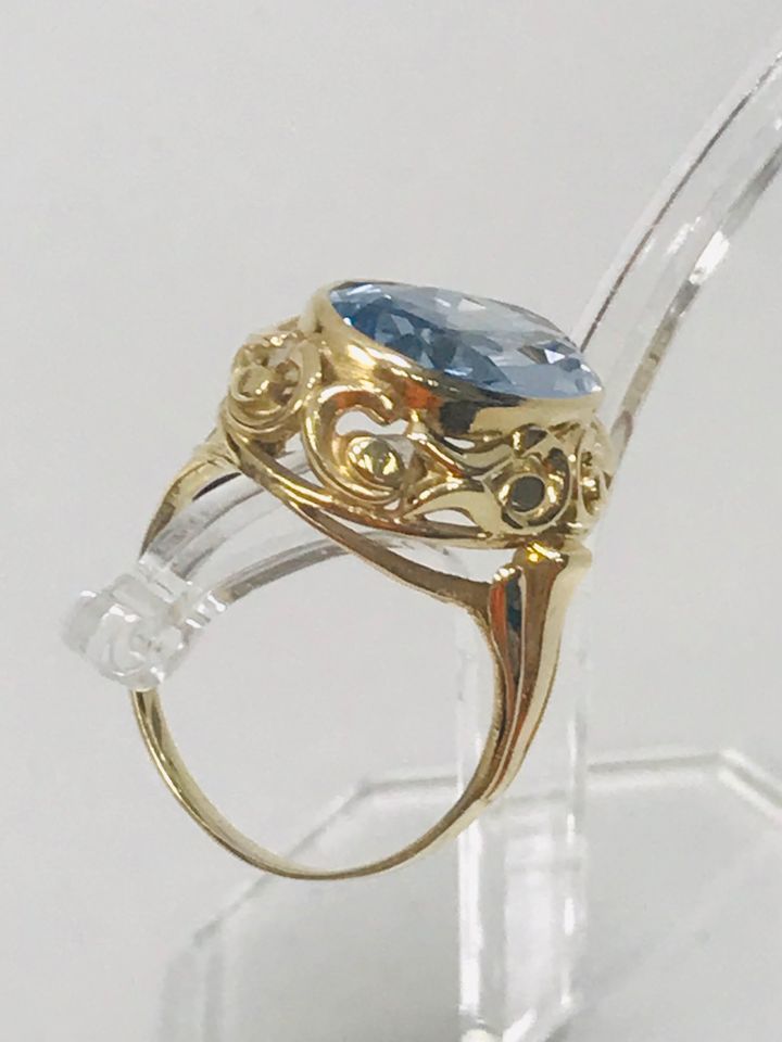 Ring 585 Gold mit blau Topas in Essen