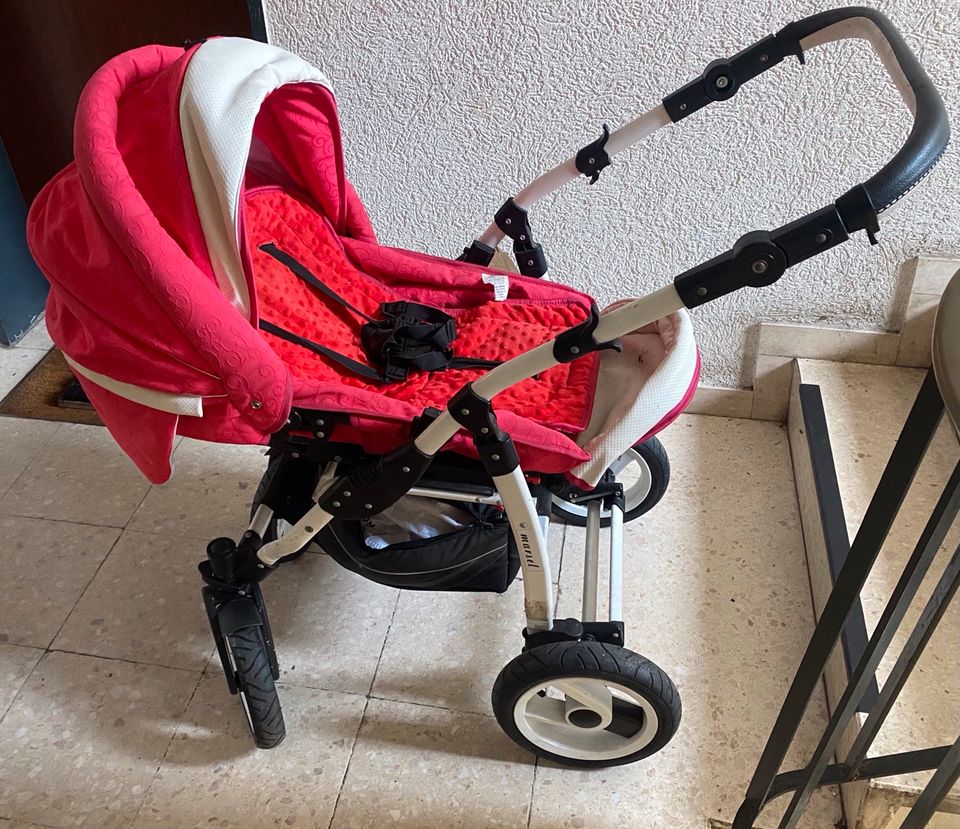 Kindersache Paket 2x Kinderwagen und krabbelt Decke mit Spielzeug in Berlin