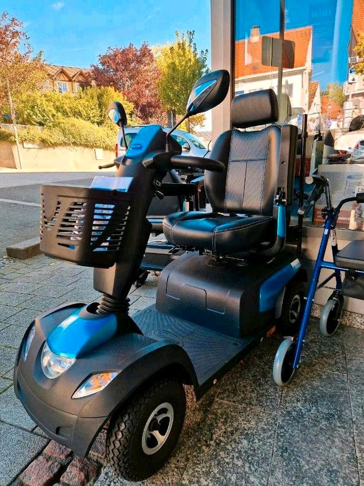 Neu Rollator Rollstuhl Seniorenmobil Elektromobil Patientenlifter in Stockach