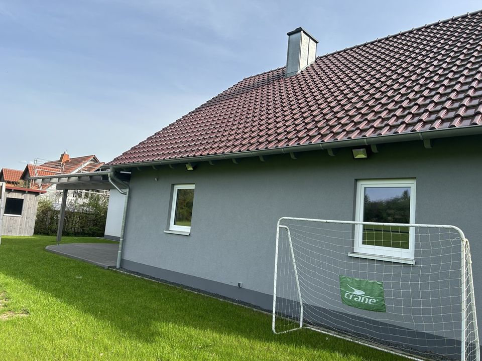 Einfamilienhaus mit Garagennebengebäude in Sulzdorf