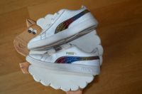 Puma Sneaker weiß mit Regenbogenglitzer-Logo Gr. 30 Brandenburg - Herzfelde Vorschau
