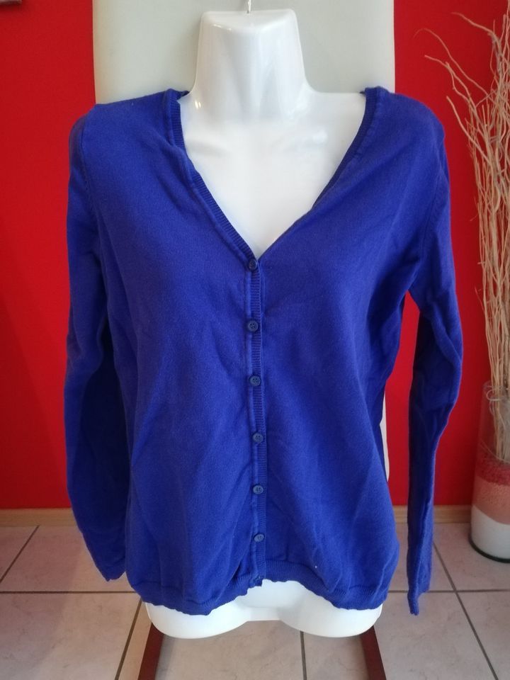 Cardigan Gr. M blau in Luhe-Wildenau