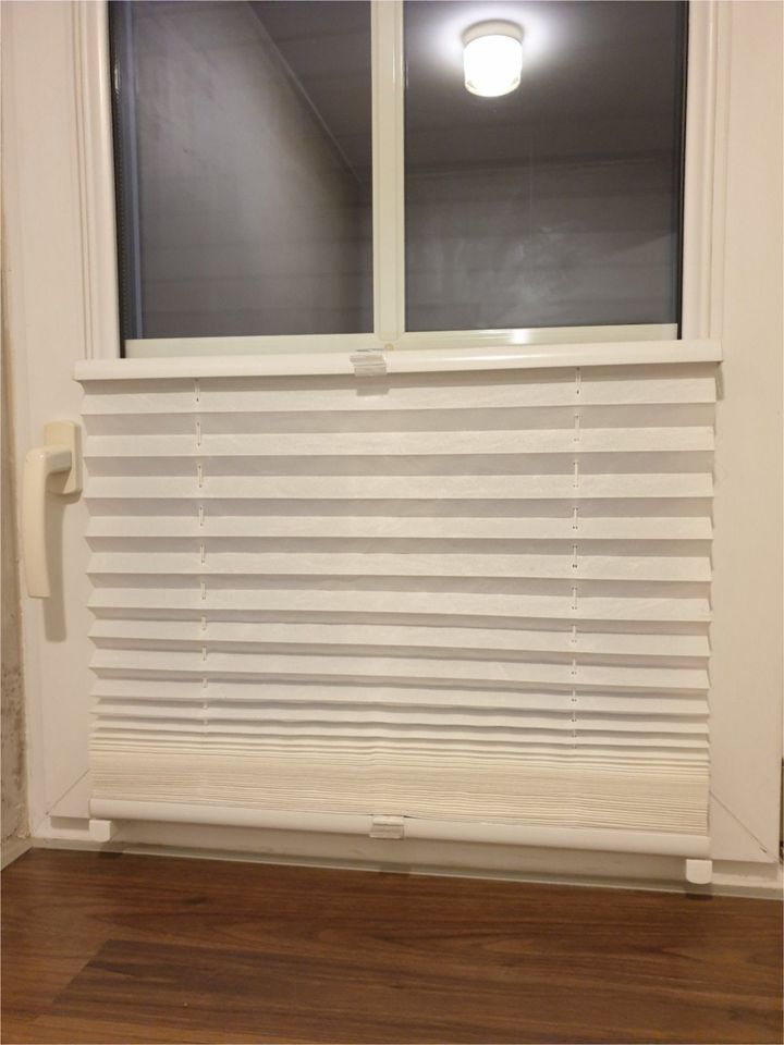 Plissee / Fenstersichtschutz in Hitzhofen