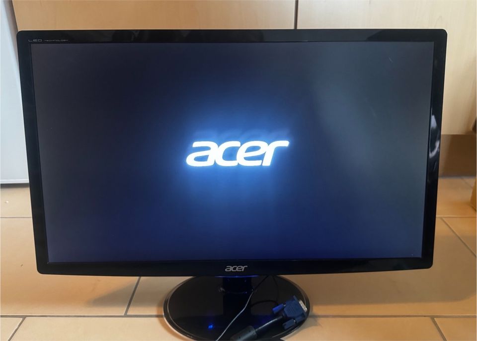 Acer LCD Monitor/ Bildschirm in Leezen