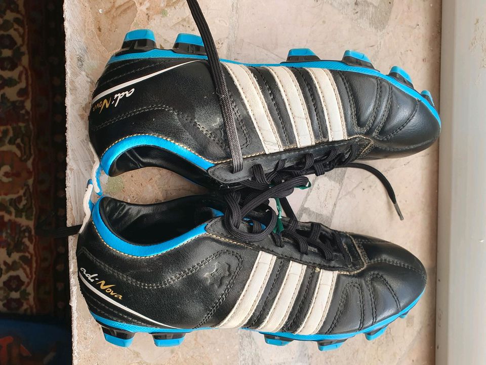 Fußball Schuhe in Buchloe