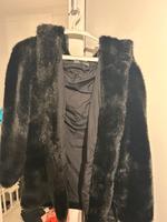 Zara Jacke Kunstpelz Kunstfell Winterjacke Teddymantel schwarz Köln - Roggendorf/Thenhoven Vorschau