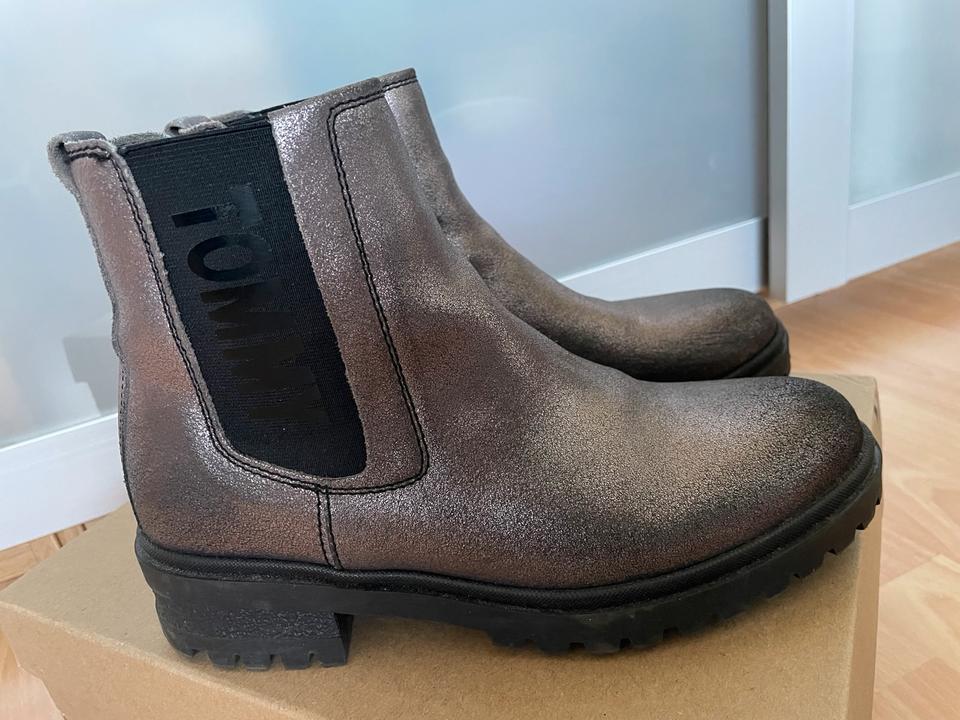 Boots Tommy Jeans metallic cleated, Stiefeletten, gr. 38, grau in Essen