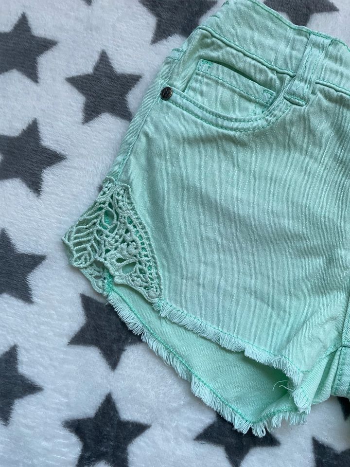 Kiki & Koko Shorts Sommerhose Gr. 122 mintgrün neuwertig in Chemnitz