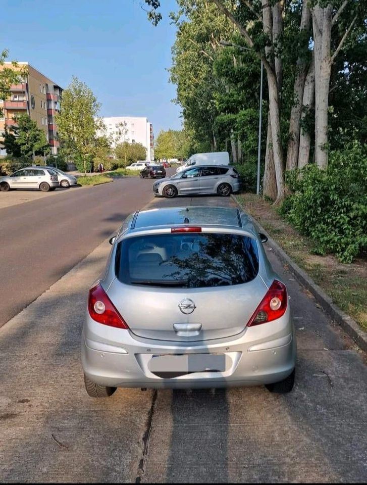 Opel Corsa D 2014/12  TÜV 2 Jahre in Potsdam