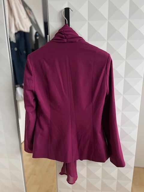 Schicker Blazer Bordeaux Gr 38 mit Schlaufe zum Binden Bonprix in München