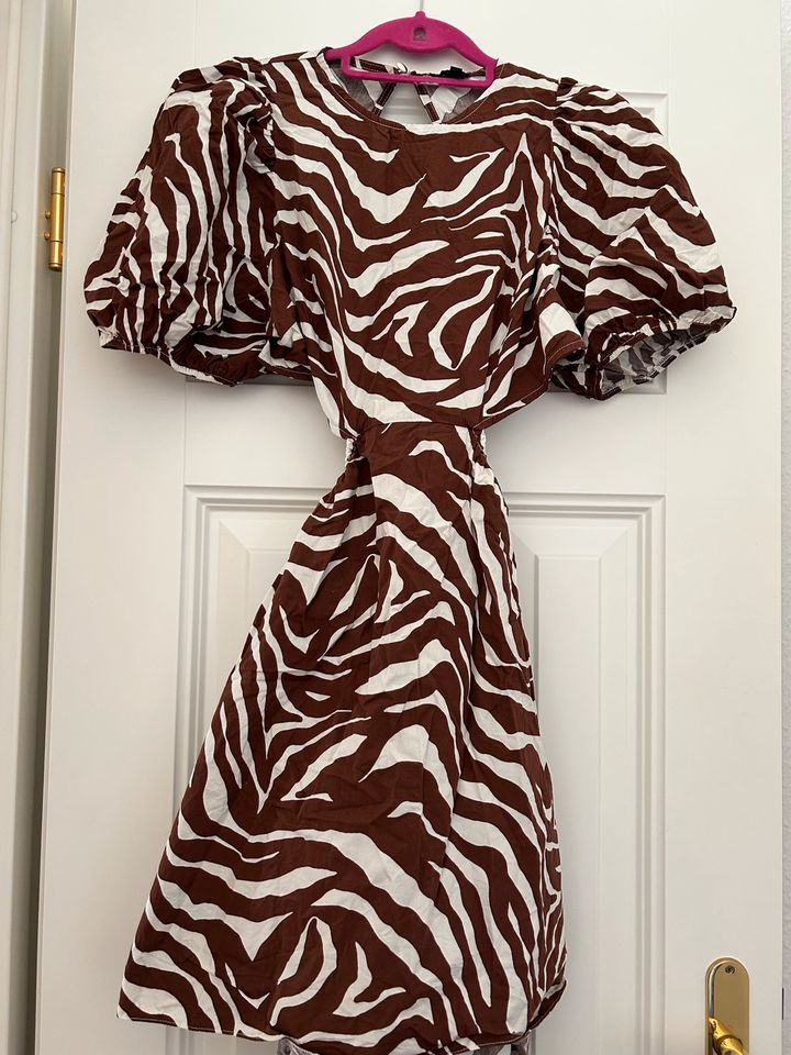 Cut Out Kleid im Zebra Muster von Asos Größe  42 in Leipzig