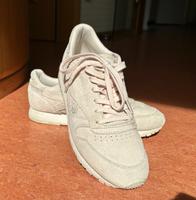 Reebok classic Gr. 38,5 Wildleder Glitzer top Hessen - Neustadt Vorschau