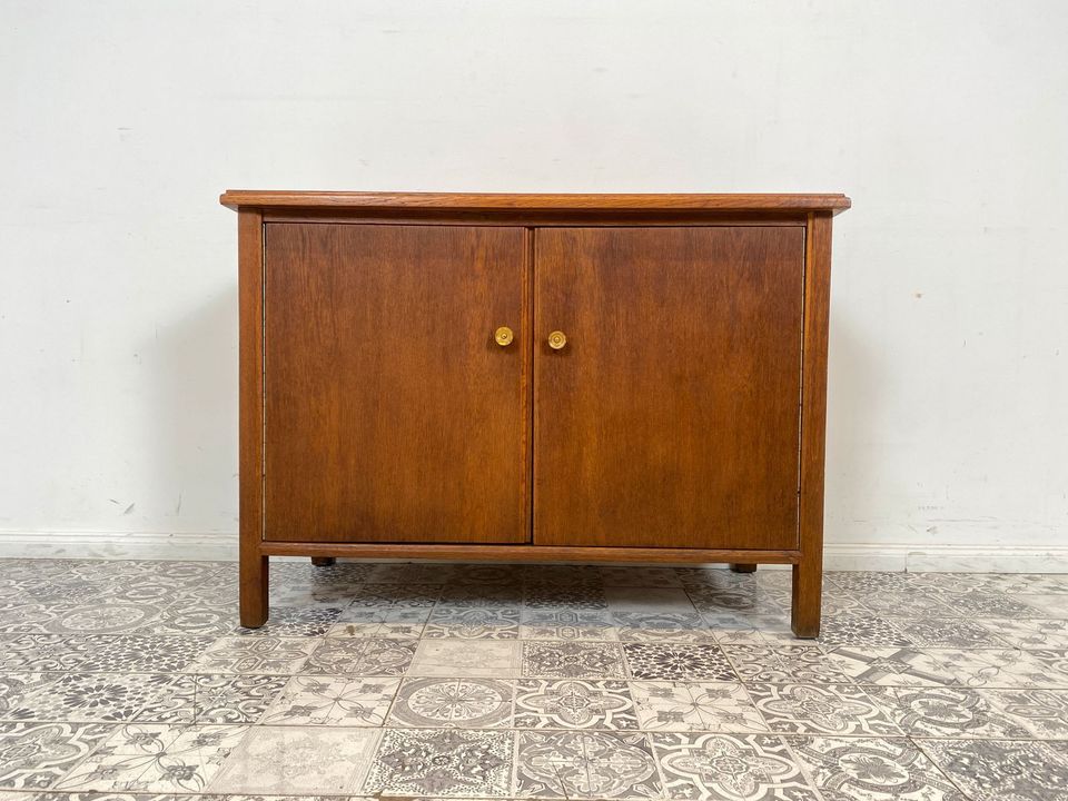 WMK Hochwertige, geräumige und gut erhaltene 50er Jahre Kommode aus vollem Holz mit schönen Originalgriffen aus Messing # Schrank Anrichte Wäschekommode Flurkommode Schuhschrank Mid-Century Vintage in Berlin