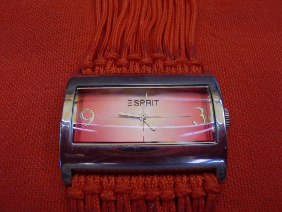 Nachlass. Eine Damen Armbanduhr. "ESPRIT". in Düren