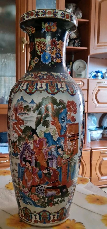 Alte gut erhaltene Vase in Ohrum