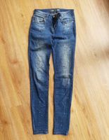 Coole Skinny Jeans Gr. 26 mit farbigen Akzenten/Farbtupfern Thüringen - Suhl Vorschau