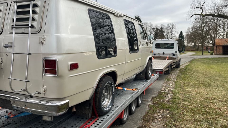 Auto Fahrzeug Wohnwagen Bauwagen Tinyhome Transport Überführung in Hamburg