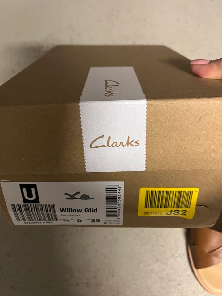 Clarks Sandalen neuwertig in Frankfurt am Main