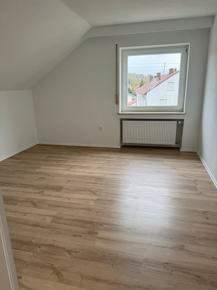 klimatisierte 3,5 Zimmer DG Wohnung in Illertissen -neu renoviert in Illertissen