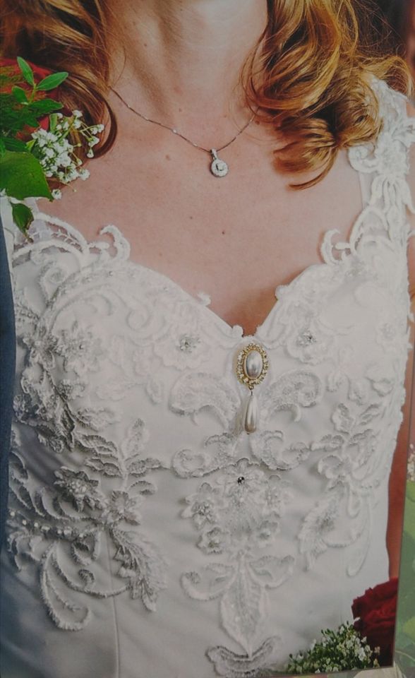 Brautkleid mit oder ohne Broche in Bobingen