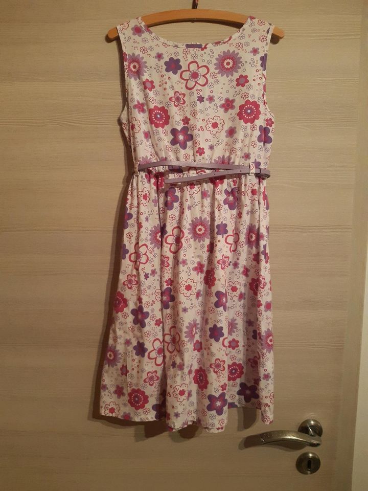 Kleid mit Bolero lila Blumen gr. 140 bon prix in Römhild