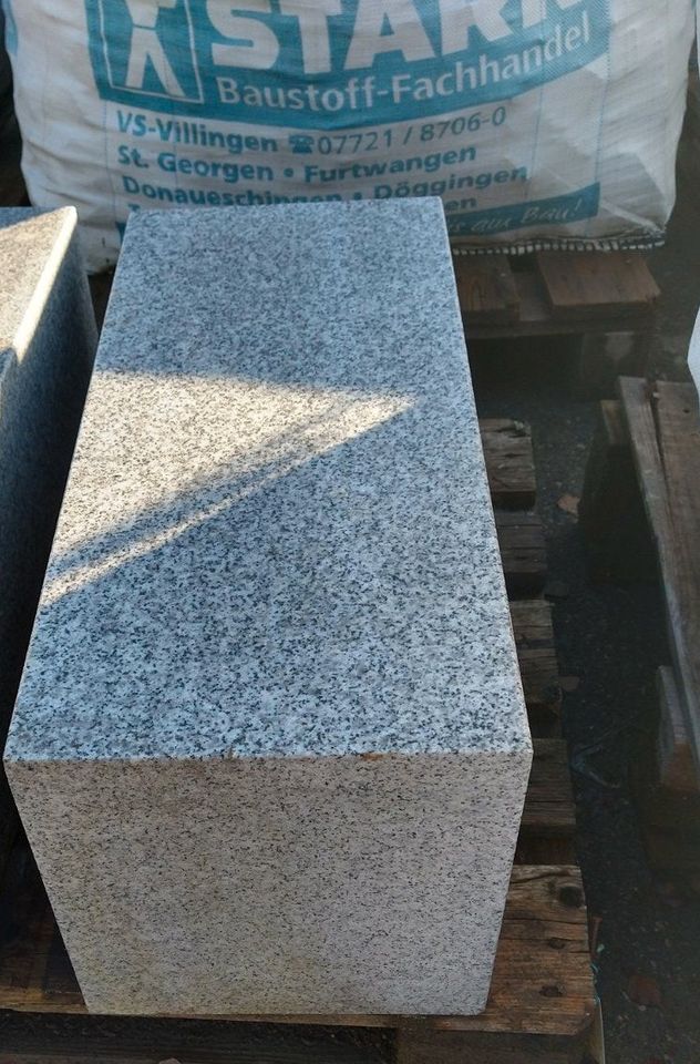 Granit Tischfuss 70x30x30cm heller Granit geschliffen in Immendingen