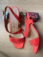 Tamaris Leder Sandalen Neu! Sandaletten Schuhe Frankfurt am Main - Kalbach-Riedberg Vorschau