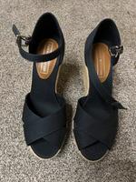Tommy Hilfiger Keilsandalen Gr. 39 blau NEU Thüringen - Rudolstadt Vorschau