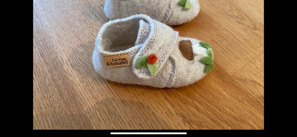 NEU* Living Kitzbühel Baby Klett Schuhe, Hausschuhe,  Gr. 16 in Schlüchtern