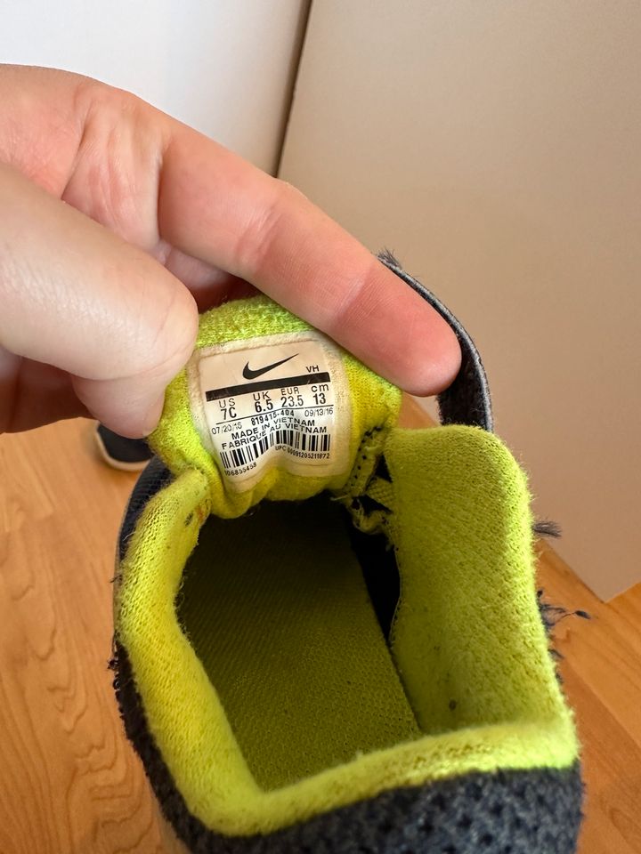 Schuhe Gr 23,5 von Nike in Sassenburg