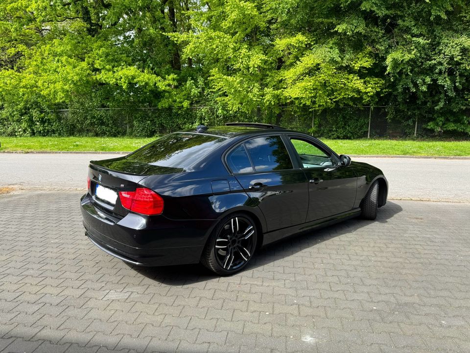 BMW 320i E90 (Facelift, LCI) in Gladbeck