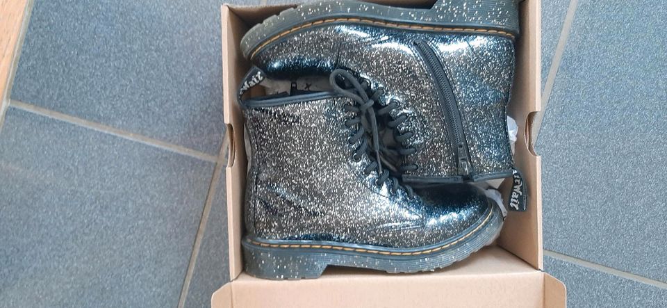 Schnürboots Dr. Martens Cosmic Glitter Gr. 35 in Staufenberg