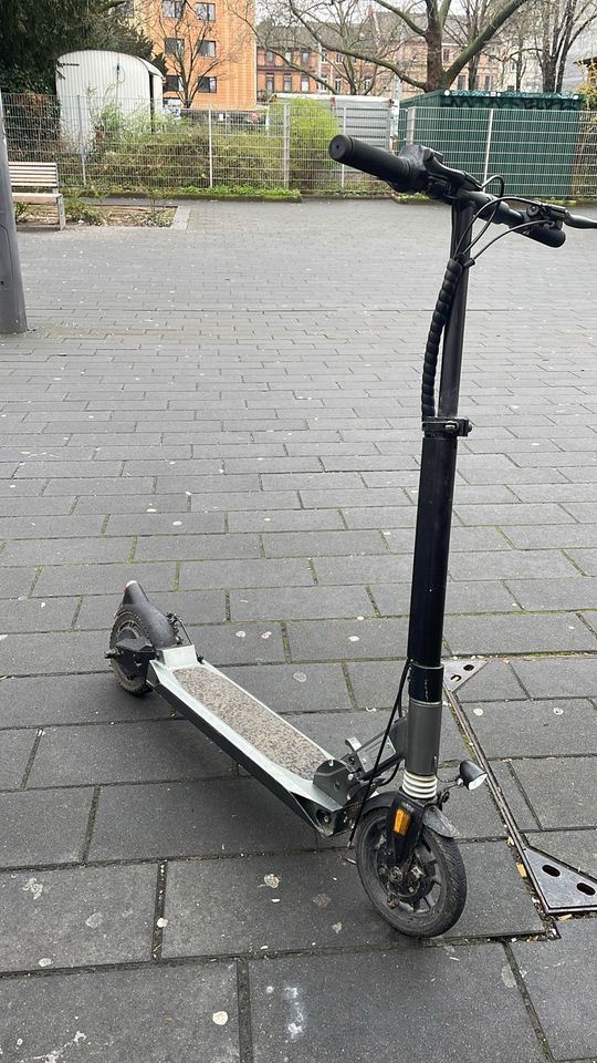 LA Sports GmbH E- Roller Scooter in Mannheim