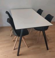 Moderne Esstischgruppe mit 4 Stühle und einem große Tisch Kr. Passau - Passau Vorschau