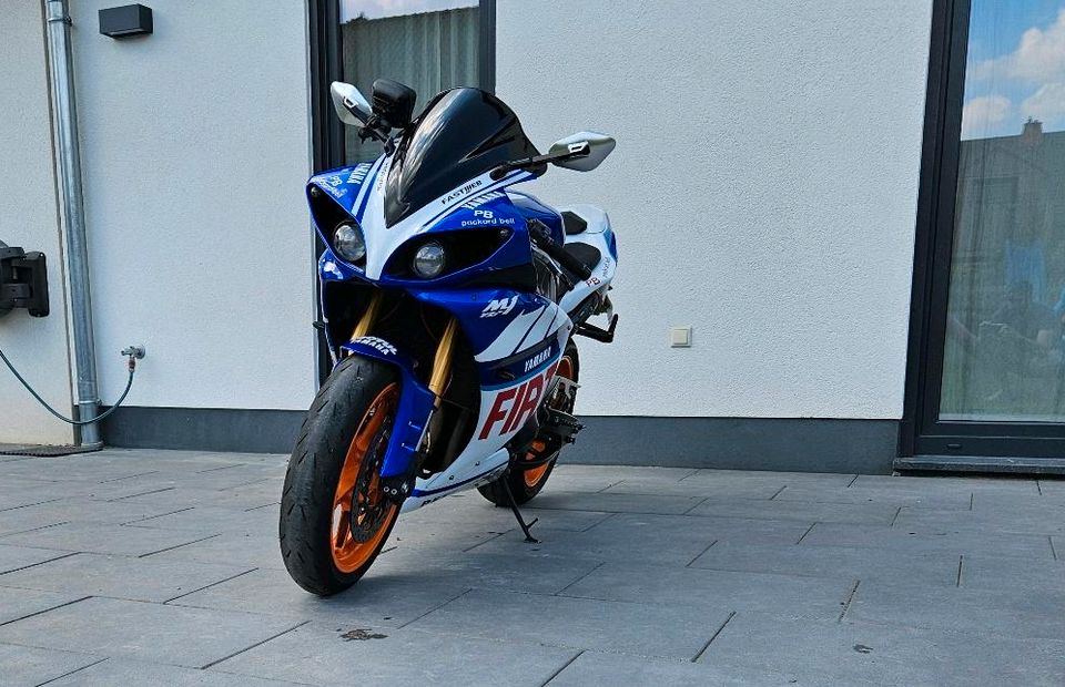 Yamaha R1 rn22, Akrapovic, service neu, ready2ride in Herford