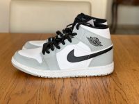 Air Jordan 1 Mid hellgrau/weiß Nordrhein-Westfalen - Kerpen Vorschau