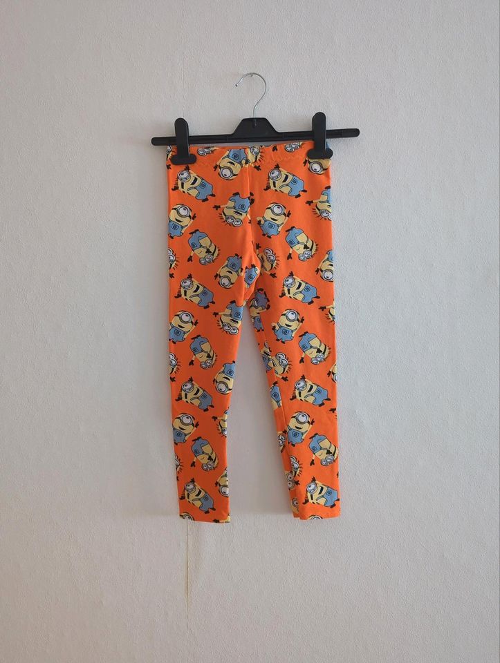 Handmade Leggings Minions Größe 122/128 in Bad Bibra