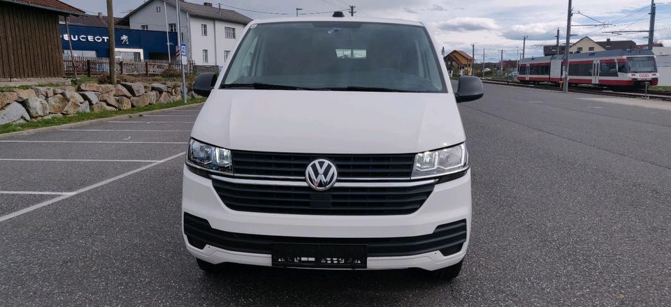 VW T6.1 Kasten Lang Apple Carplay 17Zoll in Passau