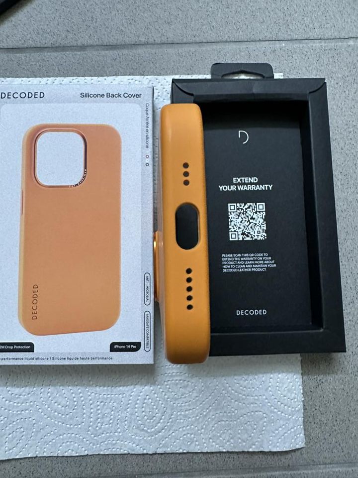 Decoded AntiMicrobial Silicone Case Apple iPhone 14 Pro - Apricot in Köln