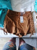Verkaufe tollen Wildleder Shorts von MANGO Niedersachsen - Lüneburg Vorschau
