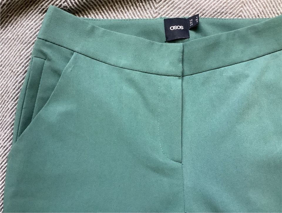 Asos High Waist Stoffhose Anzughose cigarette pants Basic bunt 34 in Leipzig