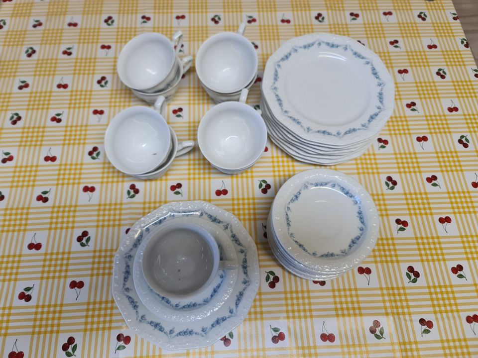 Rosenthal blaue Ranke 9 Kaffeegedecke in Kerpen